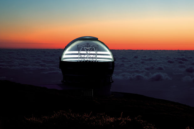 El Gran Telescopio CANARIAS (GTC) al atardecer, con la sección completa del interior de su cúpula a la vista. Autor: Miguel Briganti (SMM/IAC) 
